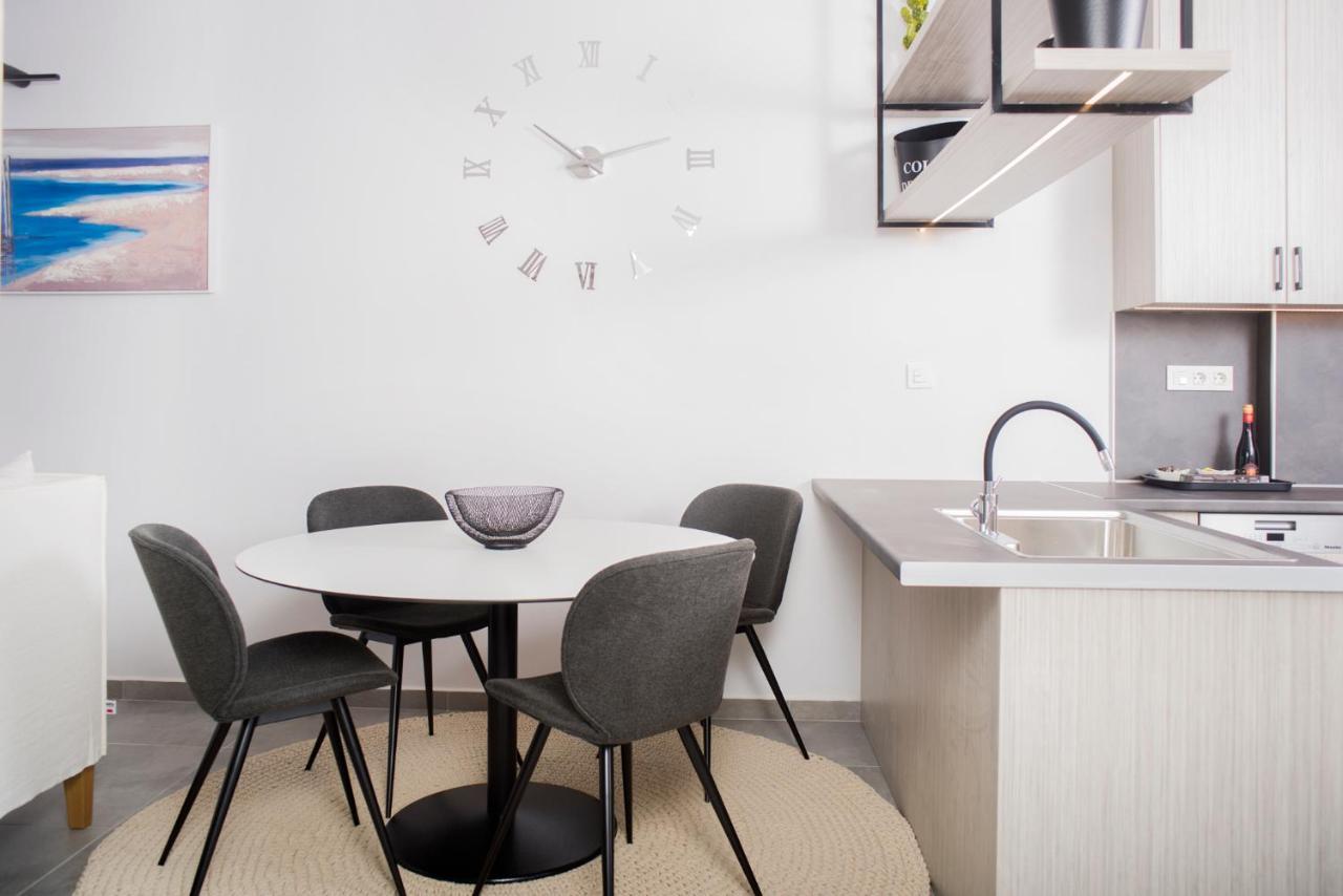 Urban Chic Luxury At The City Center Kalamata Esterno foto