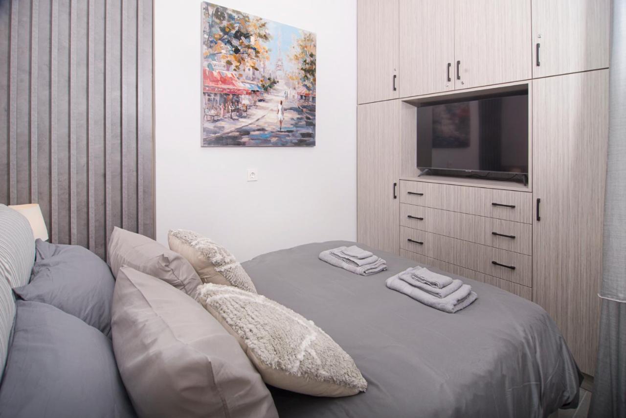 Urban Chic Luxury At The City Center Kalamata Esterno foto