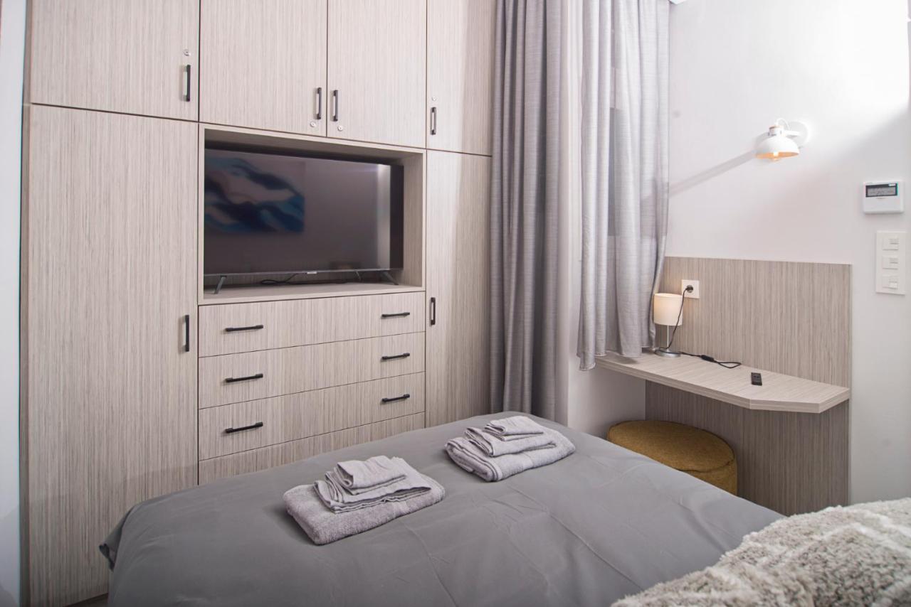 Urban Chic Luxury At The City Center Kalamata Esterno foto