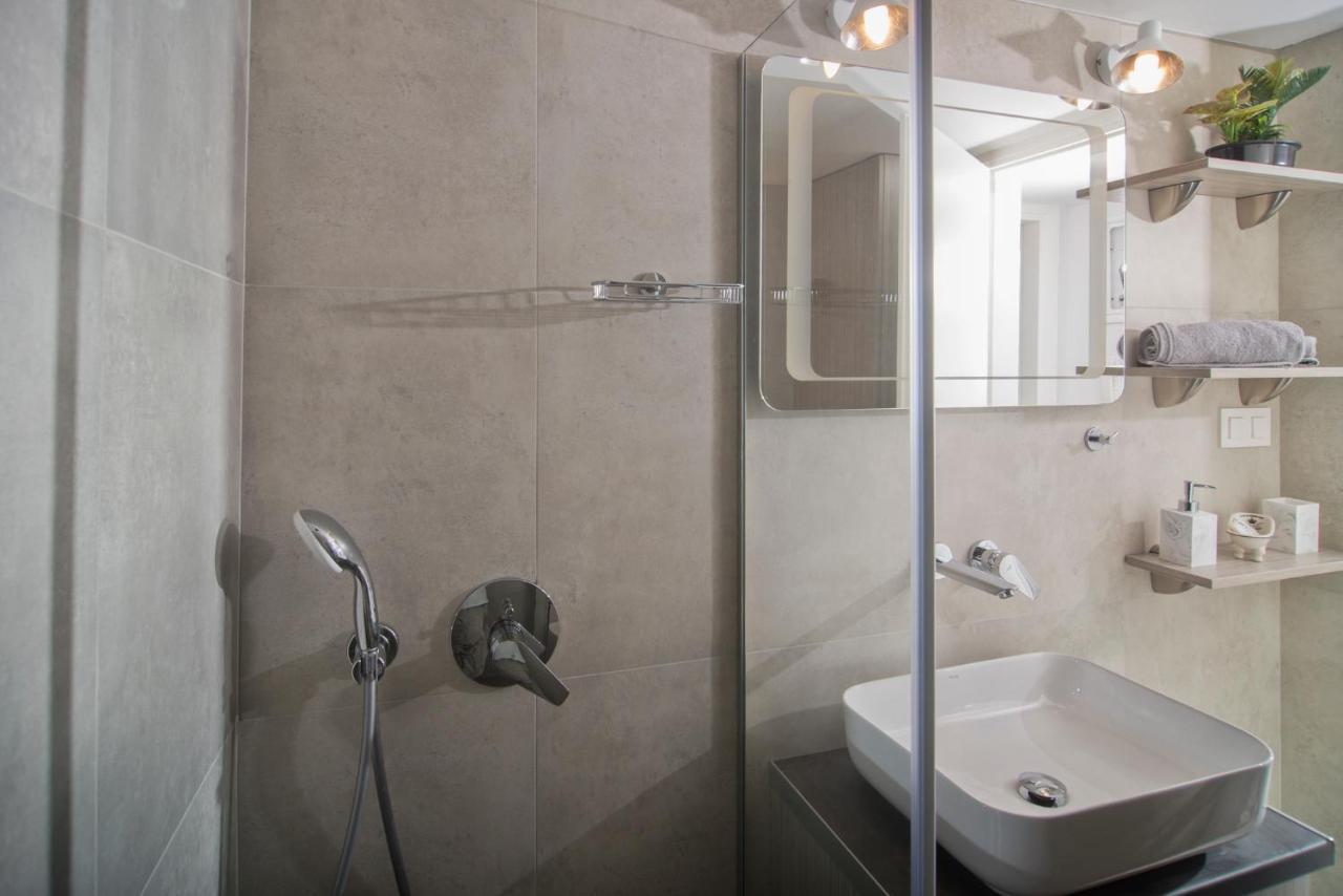 Urban Chic Luxury At The City Center Kalamata Esterno foto