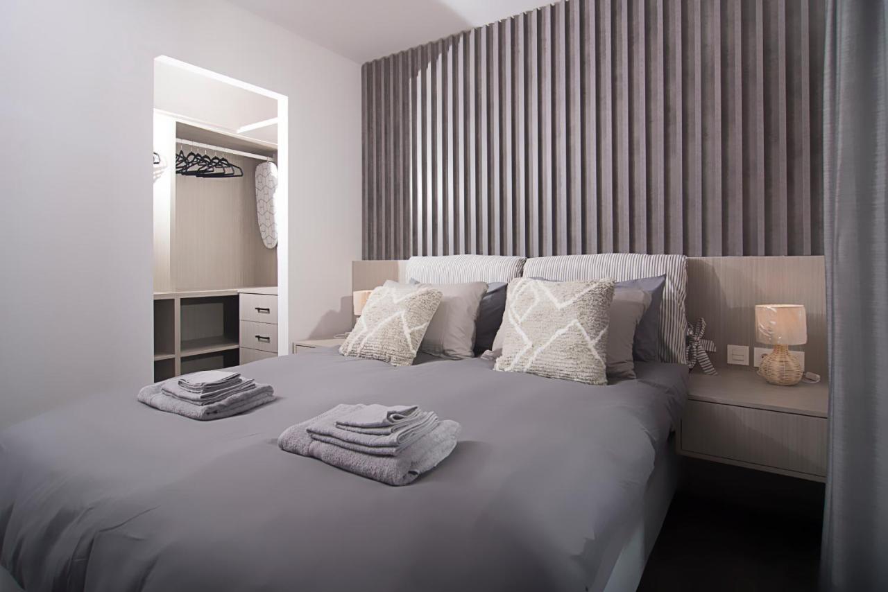 Urban Chic Luxury At The City Center Kalamata Esterno foto