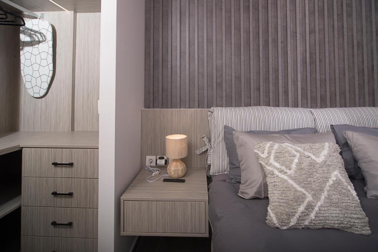 Urban Chic Luxury At The City Center Kalamata Esterno foto