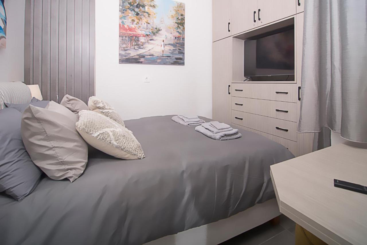 Urban Chic Luxury At The City Center Kalamata Esterno foto