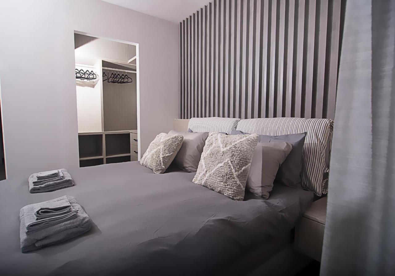 Urban Chic Luxury At The City Center Kalamata Esterno foto