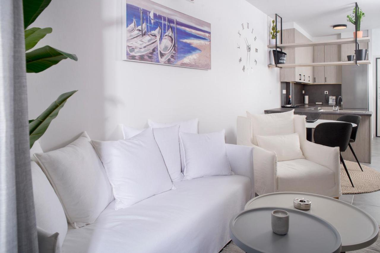 Urban Chic Luxury At The City Center Kalamata Esterno foto